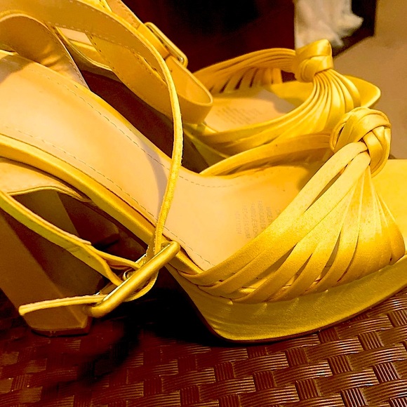NEW H&M YELLOW SATIN PLATFORM BUCKLE SANDALS - Picture 12 of 15